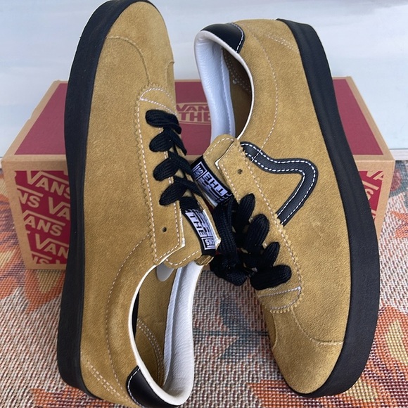 Vans Men’s Sport Low Suede Antelope
VN000CQR5QJ
Sneakers - Picture 1 of 16